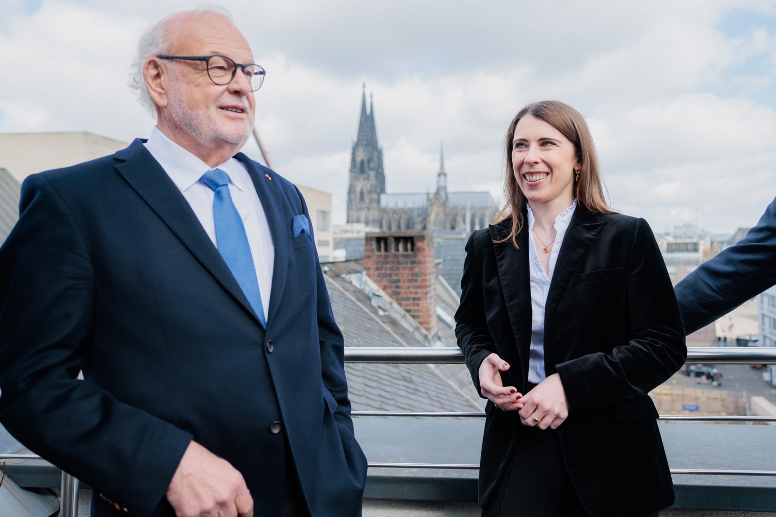 Austausch auf der Dachterrasse